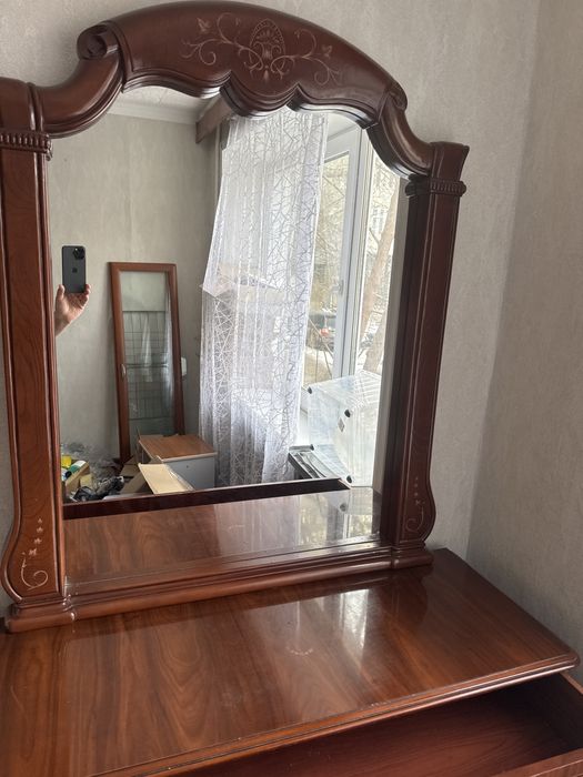 Продам комод с зеркалом