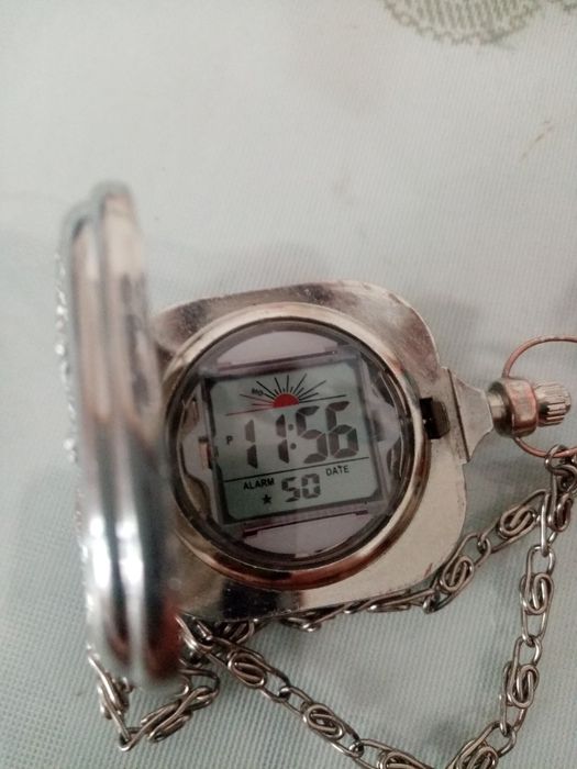 Часы механические "Молния"СССР, электронные карманные с крышками