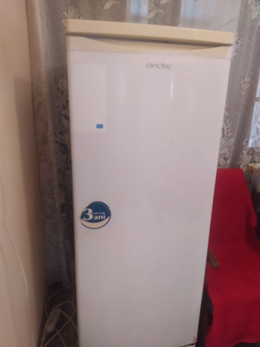 Vand congelator si frigider 400 lei fiecare