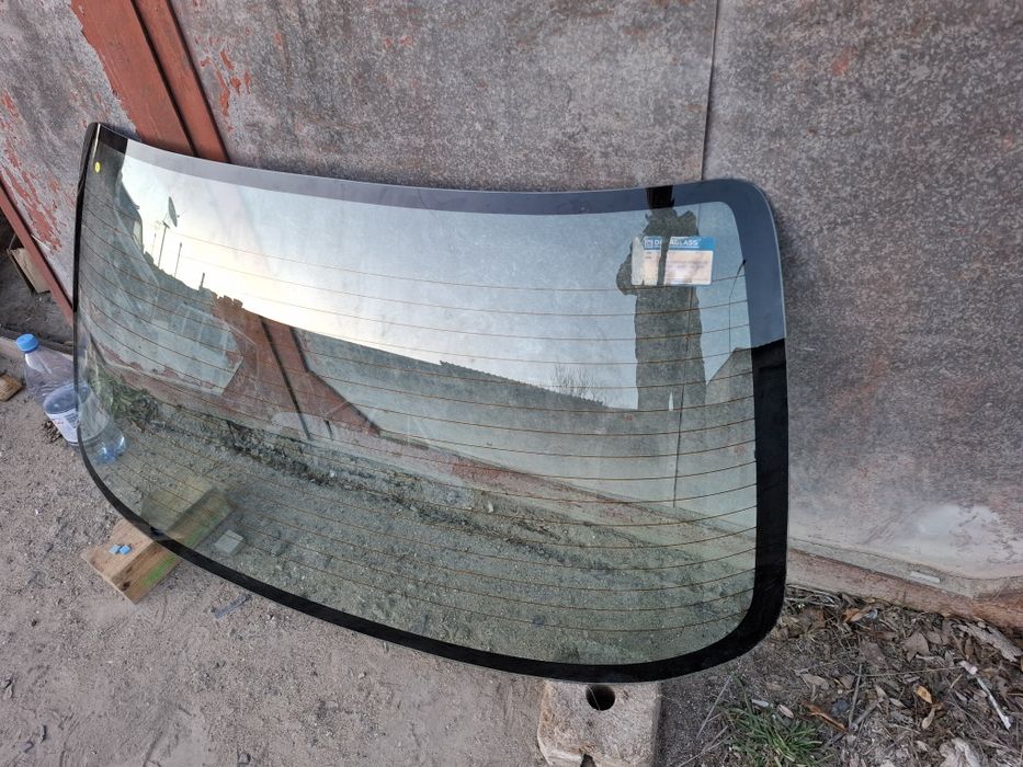 Стекло,заднее  Toyota.