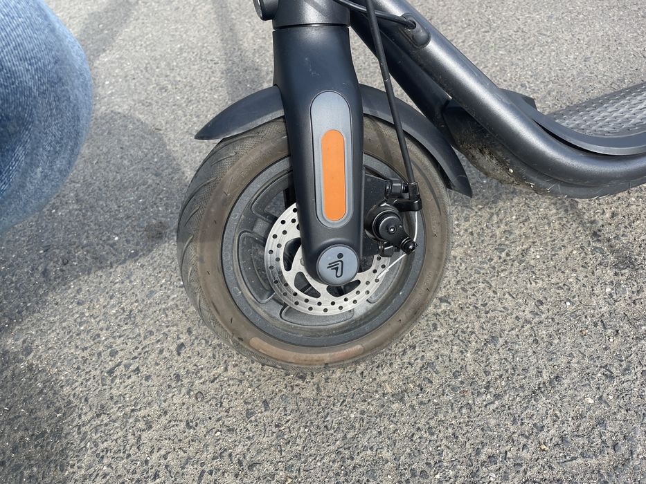 Trotineta electrica NINEBOT KickScooter F2, 10 inch, negru