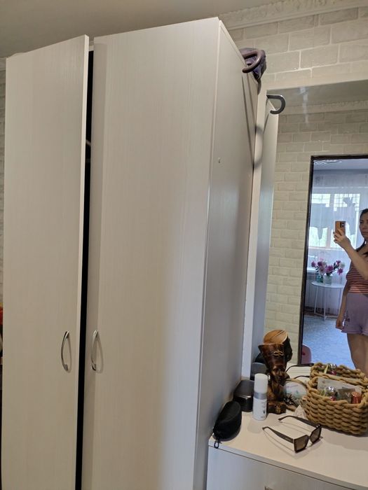 Продам один  шкаф в прихожую