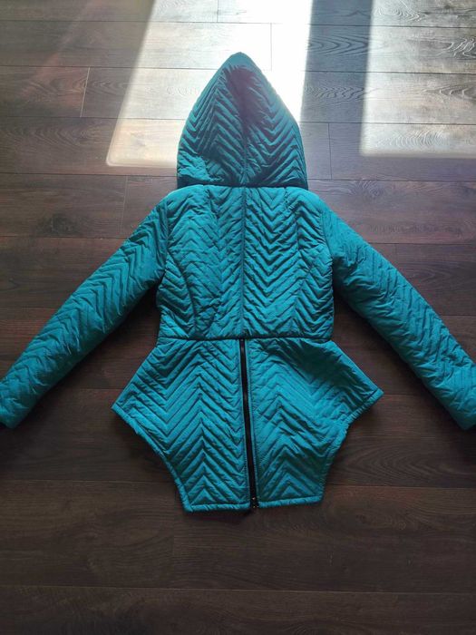 Асиметрично зелено яке на Junona