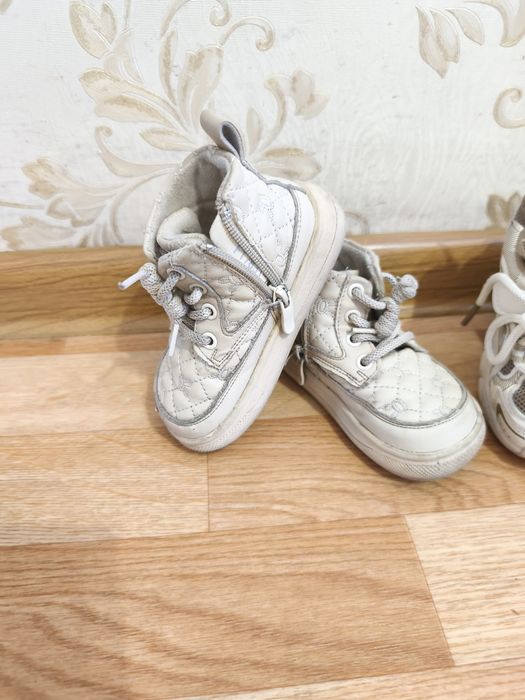 Продам детскую обувь