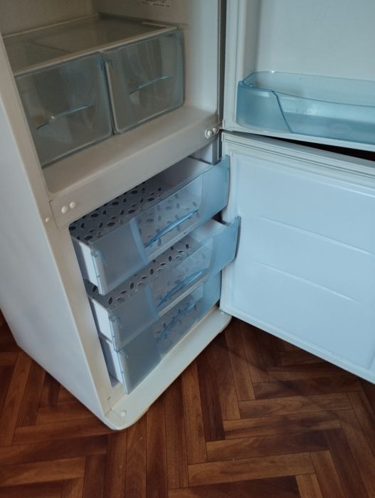 Холодильник Бирюса