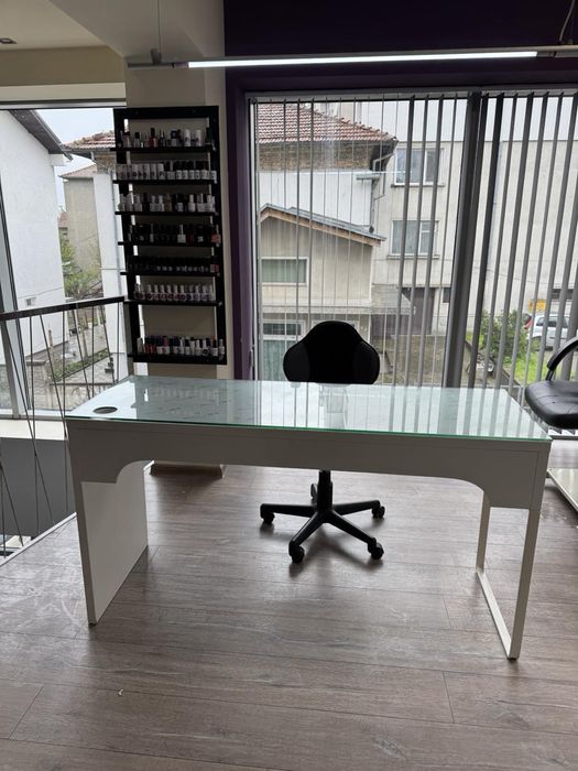 2бр. Бюра  използвани за маникюр