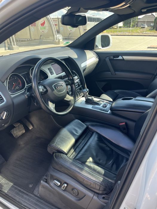 Audi Q7 2014 S line interior/exterior. Panoramic. Lane Assist. Full Leather. 7 locuri. Incalzire volan. 32X.XXX Km.Perne de aer.Negociabil