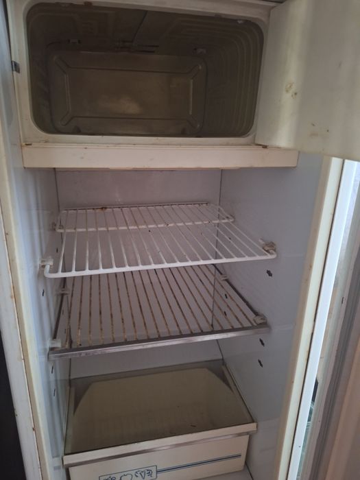 Холодильник метр в высоту 10.000 торг