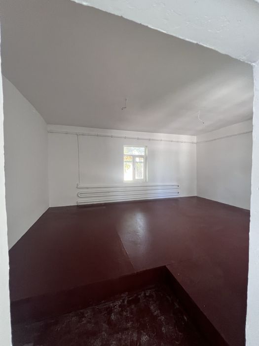 Нотурар бино 12 хона катта каридор катта ховли ремот қилинган