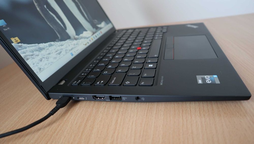 Lenovo ThinkPad T14s 4 Gen / i5 1335U / SSD 256GB / 16GB
