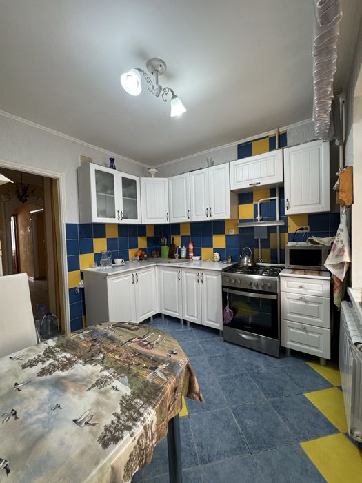 5 комн кв 4 мкр 2 этаж