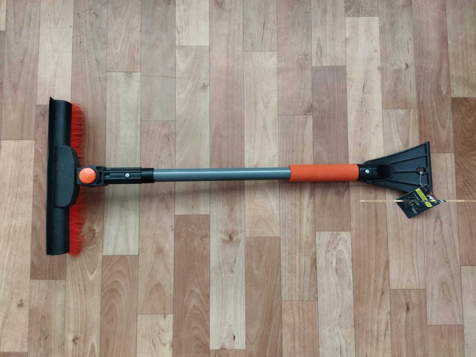 Продам автомобильную щетку со скребком