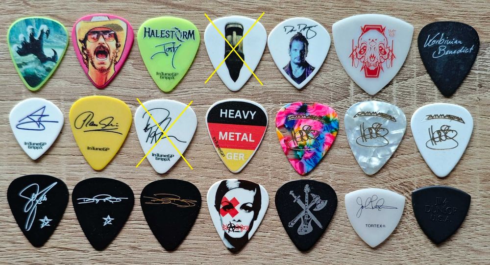 автентични перца на различни банди (guitar pick)