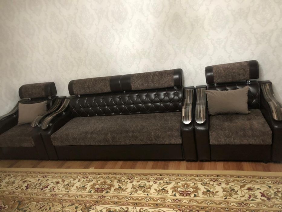 диван коричневй буу