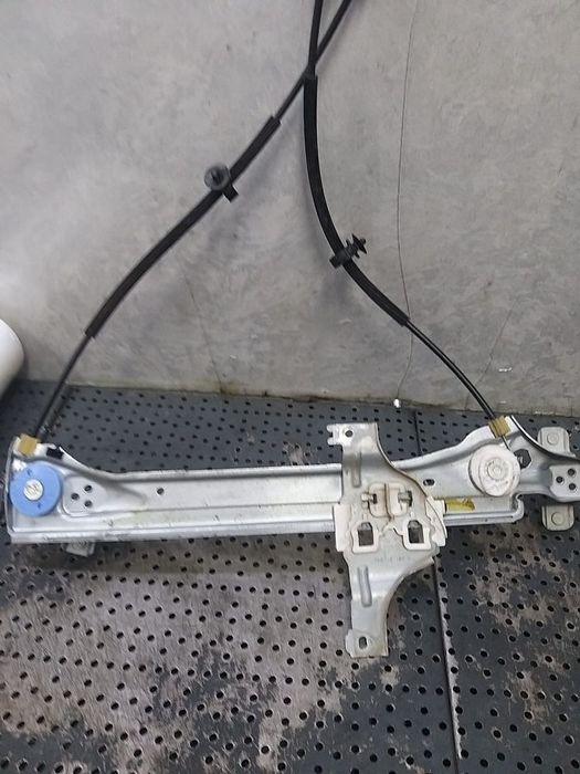 Macara geam stanga spate renault megane 3 827210008r 920040100