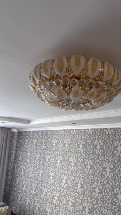 4 люстры и 1 ковер