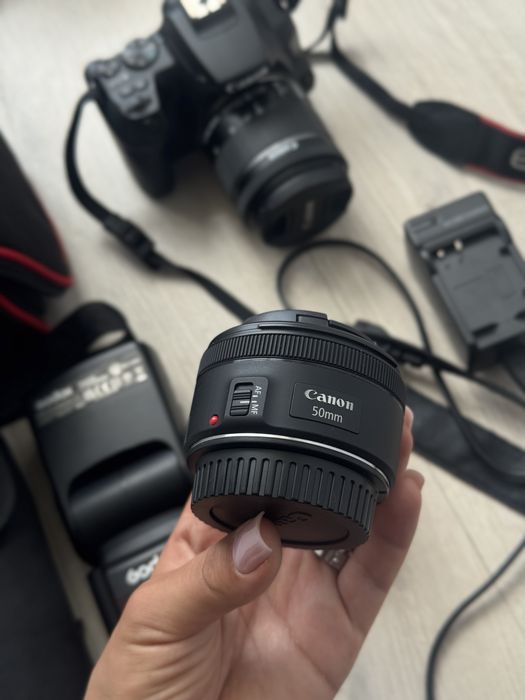 Canon 250D + объектив + комплект Godox