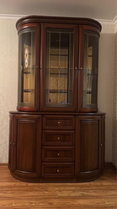 Продам шкаф, сервант