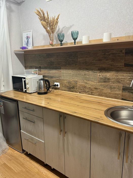 По часам ,ночь, день,сутки