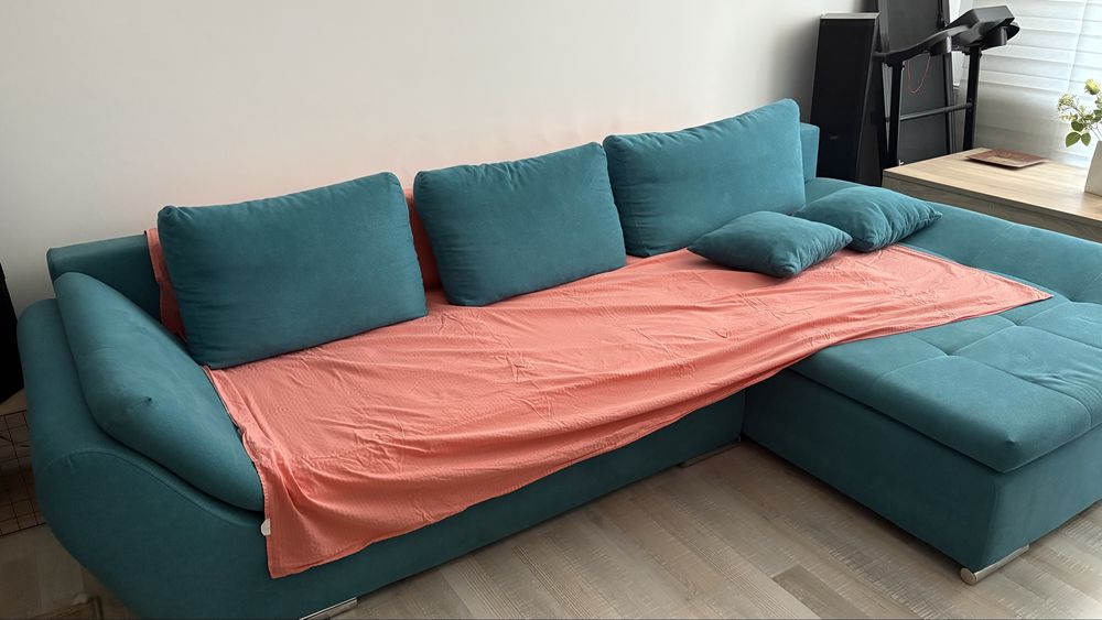 Vand coltar mare cumparat de nou folosit  max 3 ani