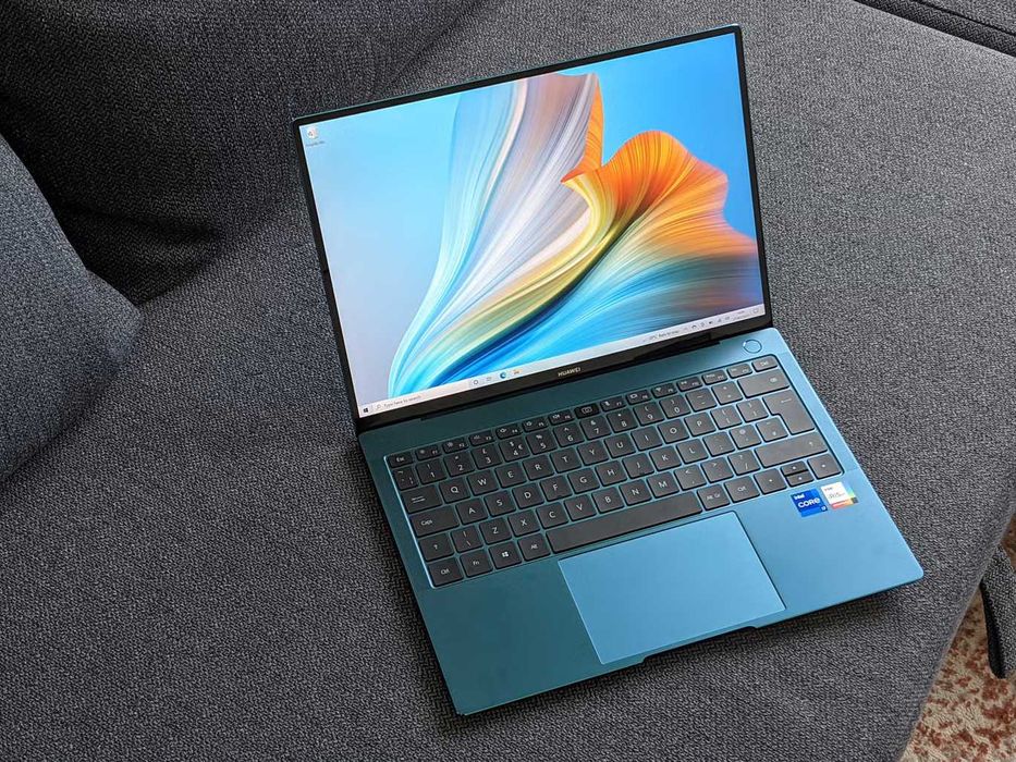 Laptop frumos si destept, facut sa atraga privirile mai ceva ca fosta`