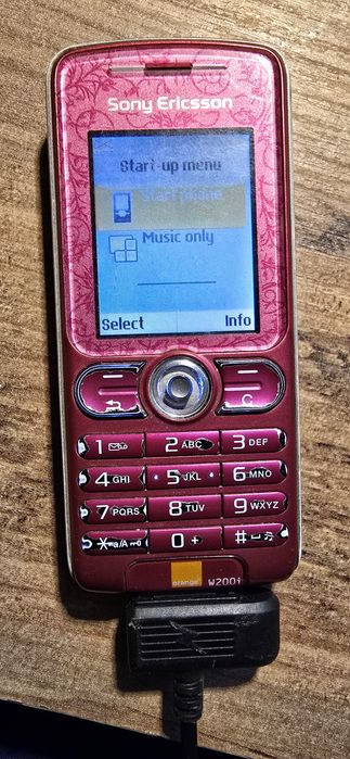 Telefon Colectie: Sony Ericsson W200i Pink