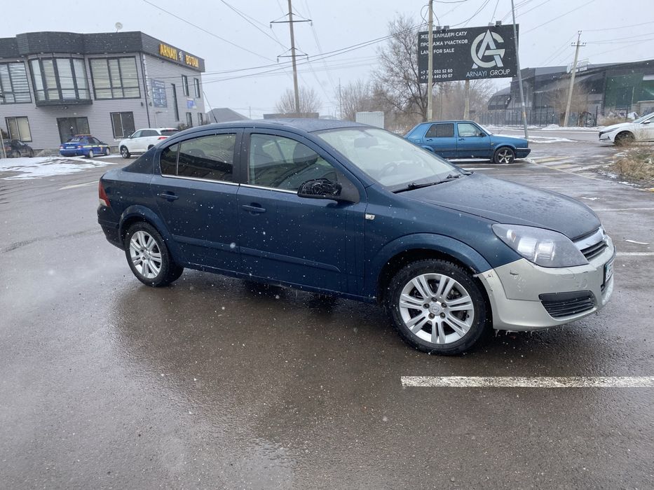 Opel Astra H 1.6 робот, седан