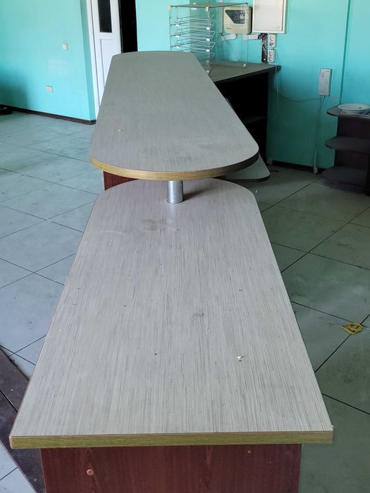 Барная стойка и открытые полки