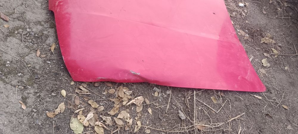 Капот на Ниссан примера p10