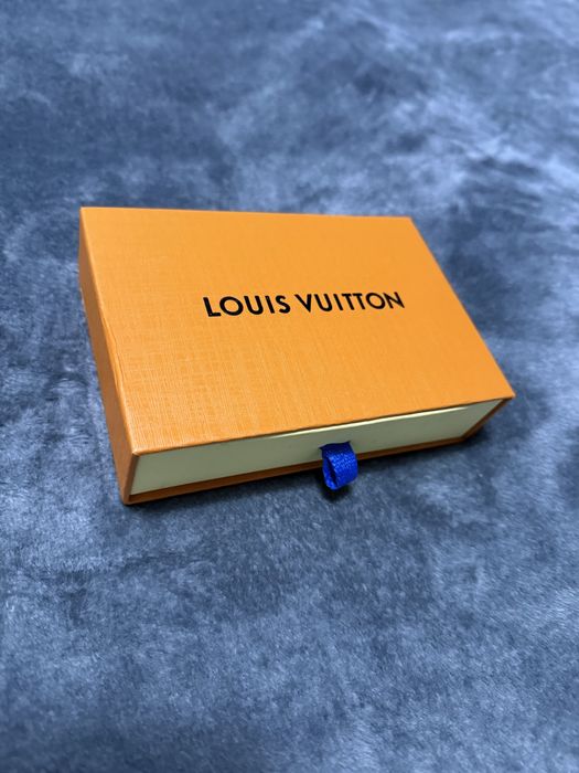Louis Vuitton гривна