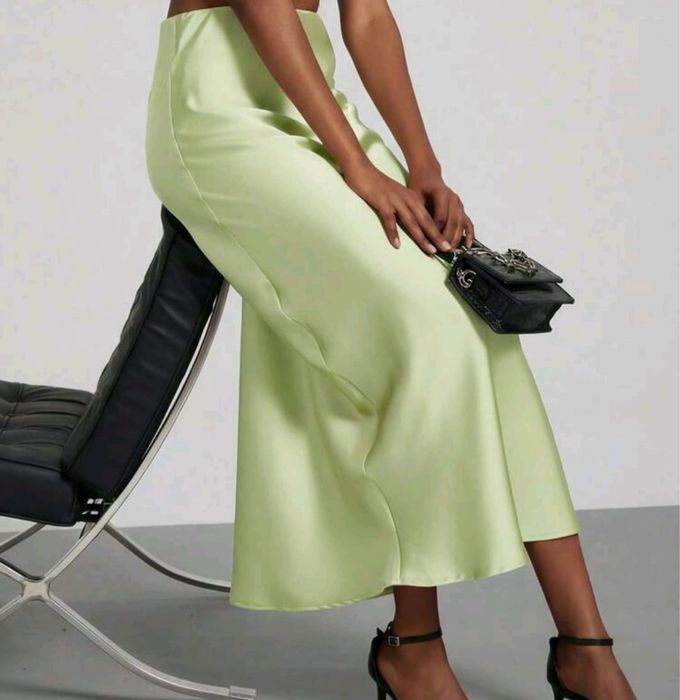 Fusta midi satin noua