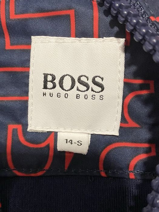 Червено-черно яке на Hugo Boss