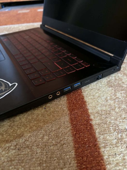 геймърски лаптоп MSI GF63 Thin 11UC