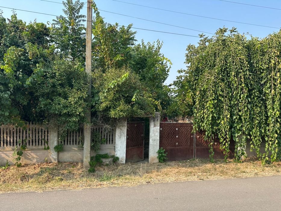 Teren si casa comuna Leu