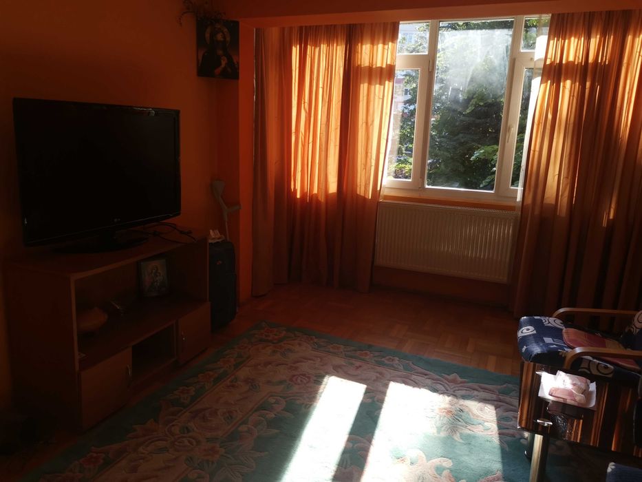 Apartament 2 camere DE INCHIRIAT