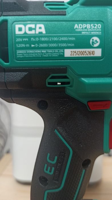 Продам гайковёрт DCA