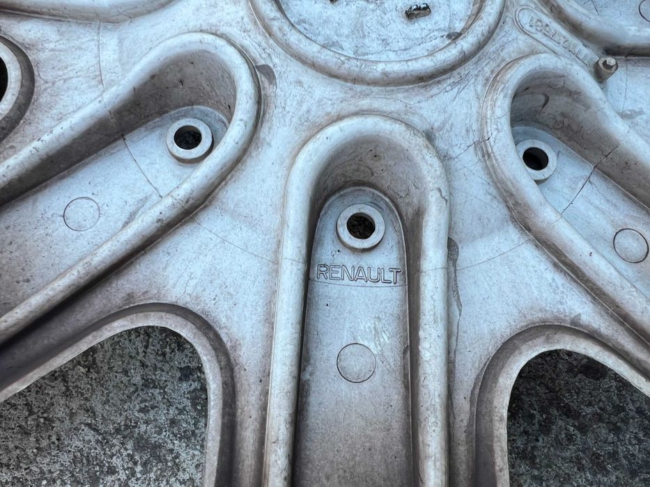 Продавам 3бр. ОРИГИНАЛНИ тасове/тас 16ки за Рено/Renault!