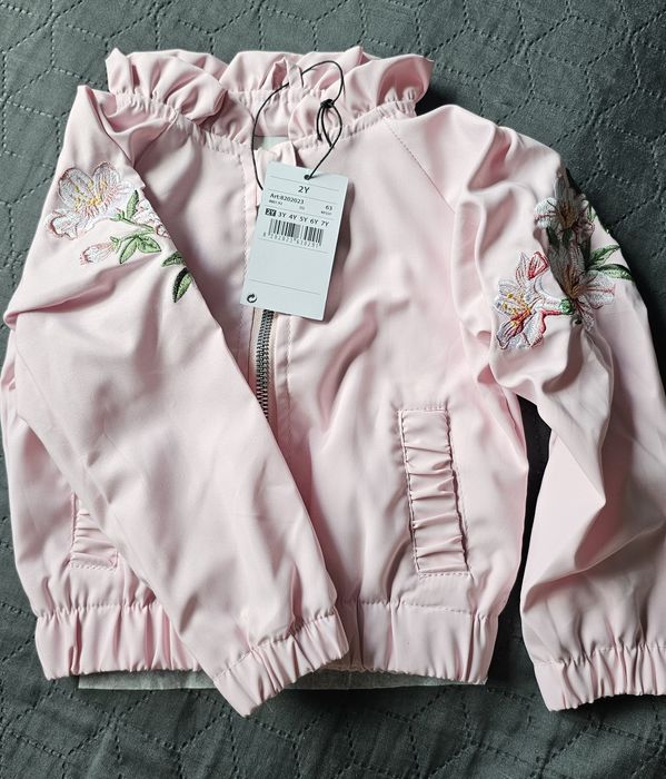 Детско есенно-пролетно яке с флорарна апликация