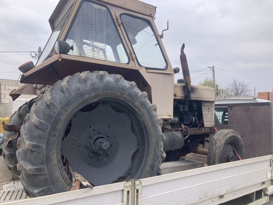 Vand tracor U 651 de la armata inmatriculabil schmb cu cherestea