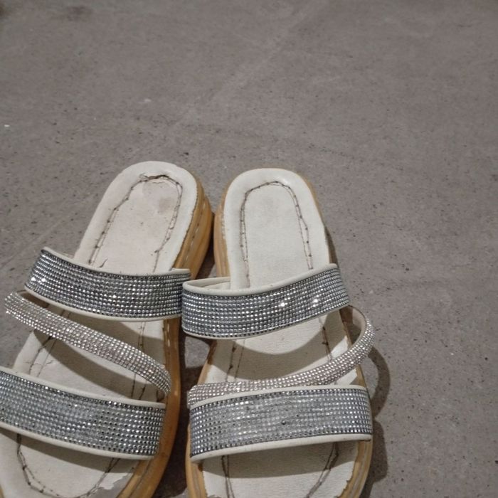 Arzon oyoq kiyimlar arzon narxlarda beraman Shahrisabz kunchiqar