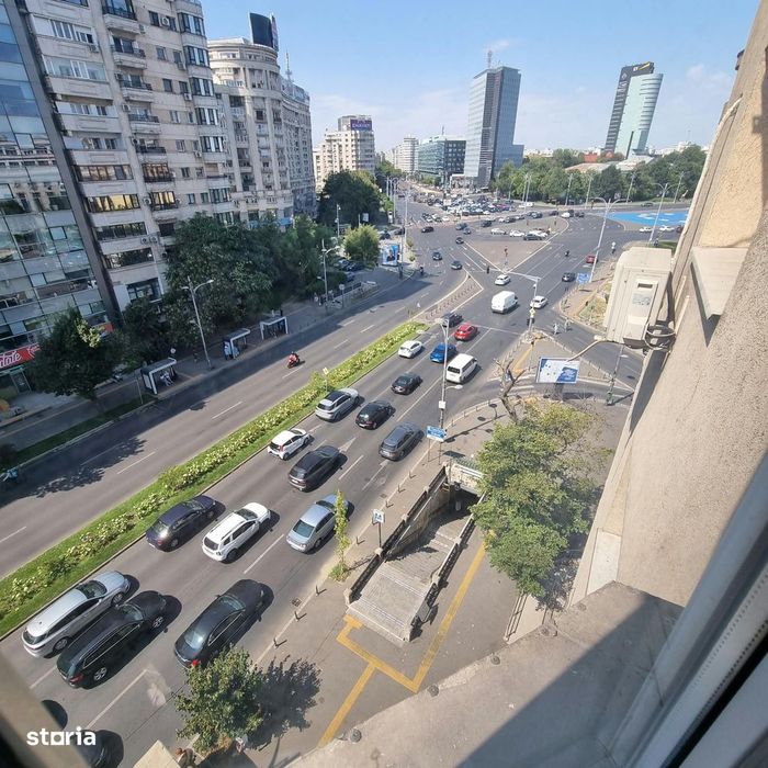 Piata Victoriei 2 cam deasupra gurii de metrou mobilat utilat — fotografia 1