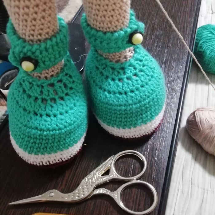 Кукла связана крючком