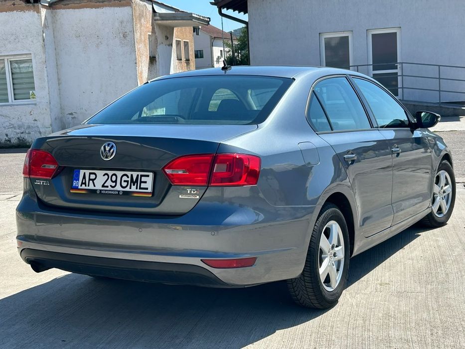 VOLKSWAGEN Jetta 2012 — imagine 3