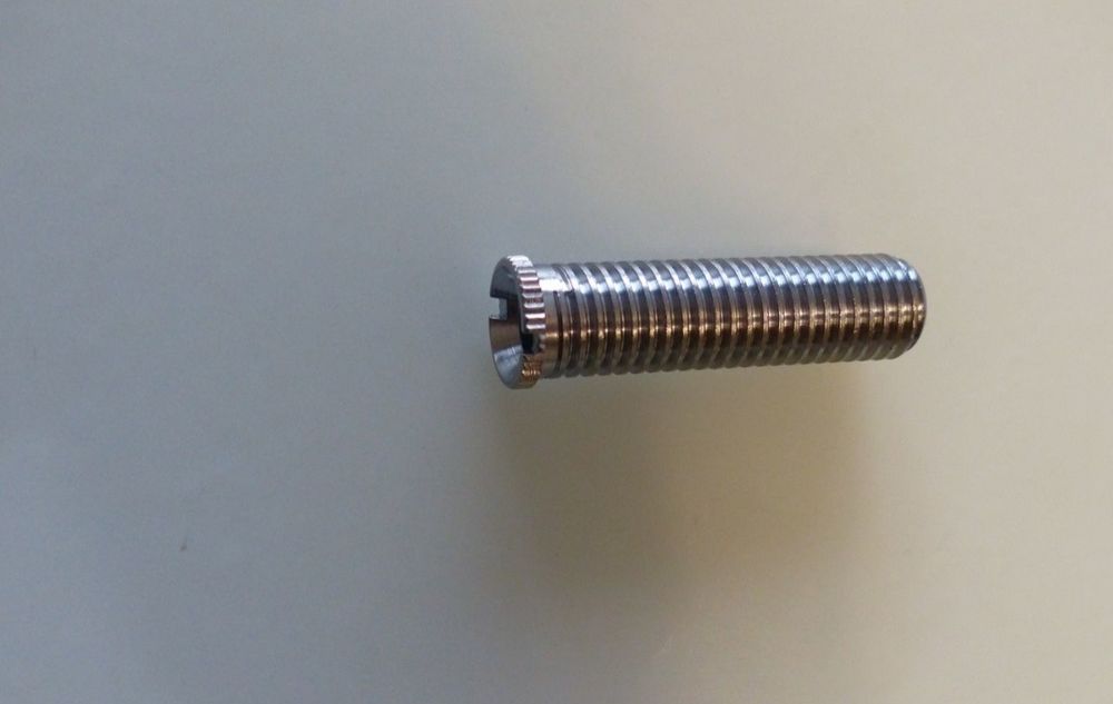 Винт на кухонной мойке