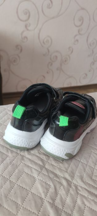 Кроссовки на девочку