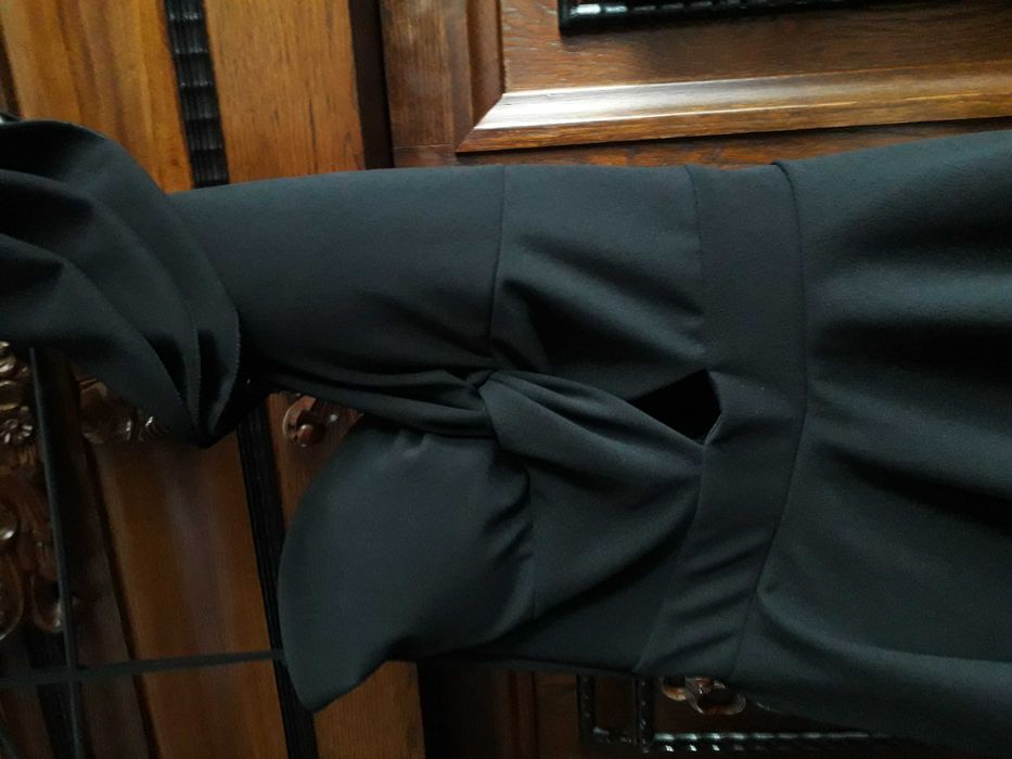 (Нов) Елегантен гащеризон с пеплум в черно