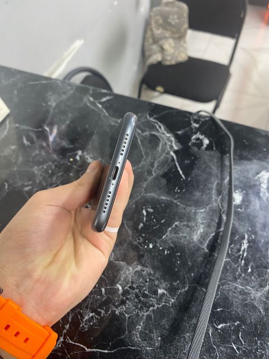 Продам iphone 11 64gb