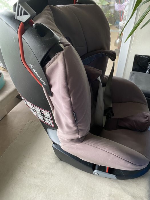 Детско столче за кола “Maxi Cosi- Tobi” + подарък врати с ключове