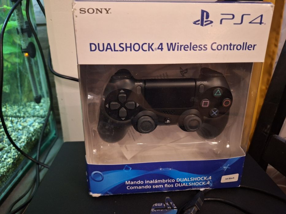 Playstation 4 pro 1TB + една игра