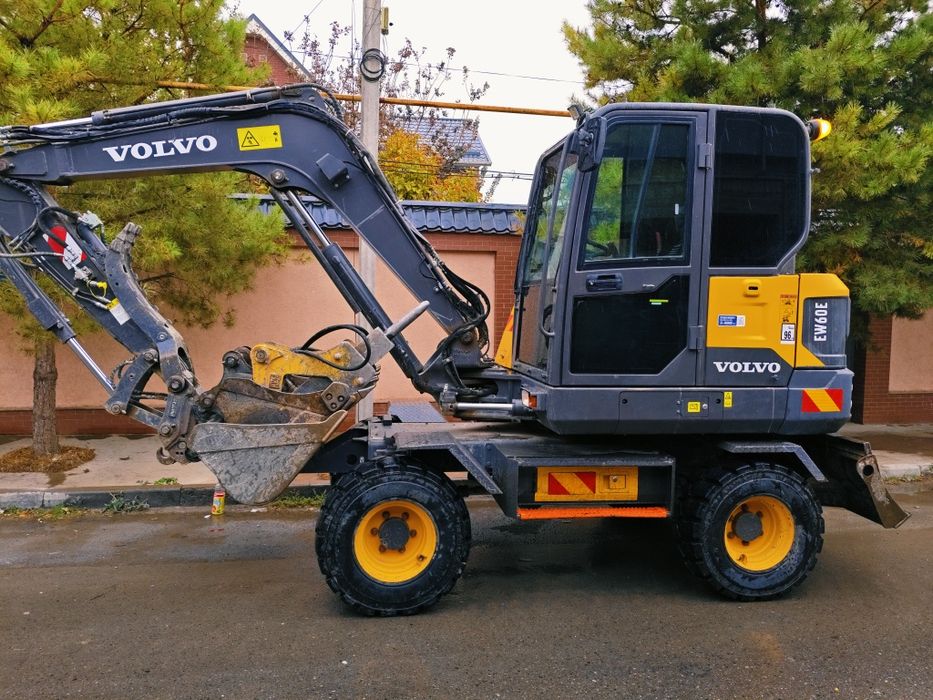 Малютка (петушок) мини экскаватор